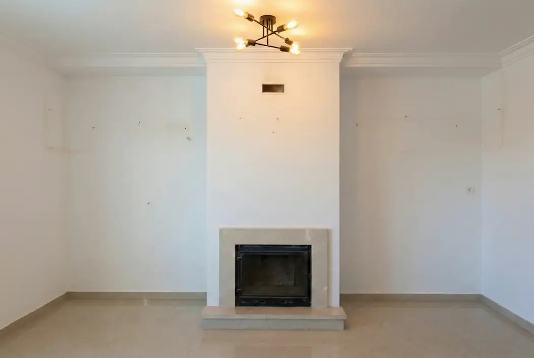 Sala de estar antes da transformaÃ§Ã£o - espaÃ§o original sem mobiliÃ¡rio